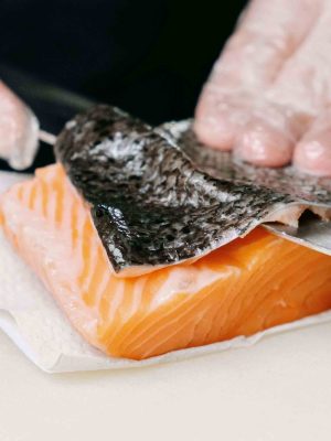 almacén limpio y ordenado para productos del mar